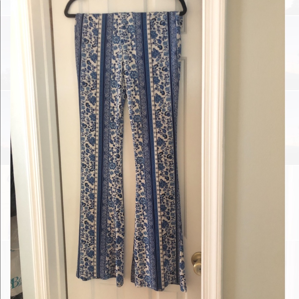 Floral blue flowy patterned pants